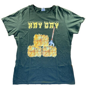 Hay Day Graphic T-Shirt Womens Large Top - Hay Bales & Pitchfork